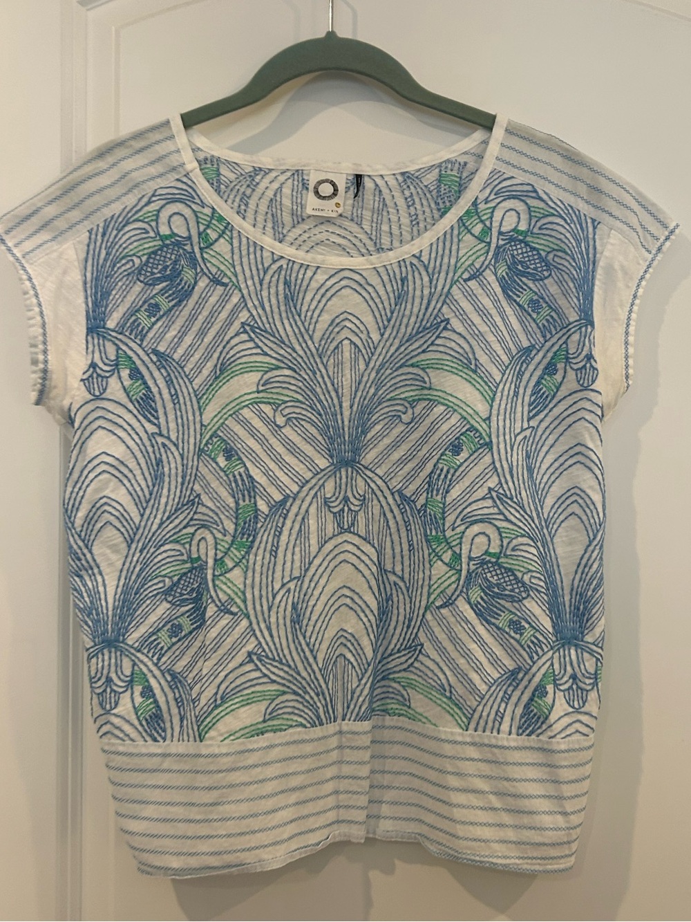 EUC XS Petite Anthropologie Akemi + Kin Embroidery Blue & Green Top Tee Shirt